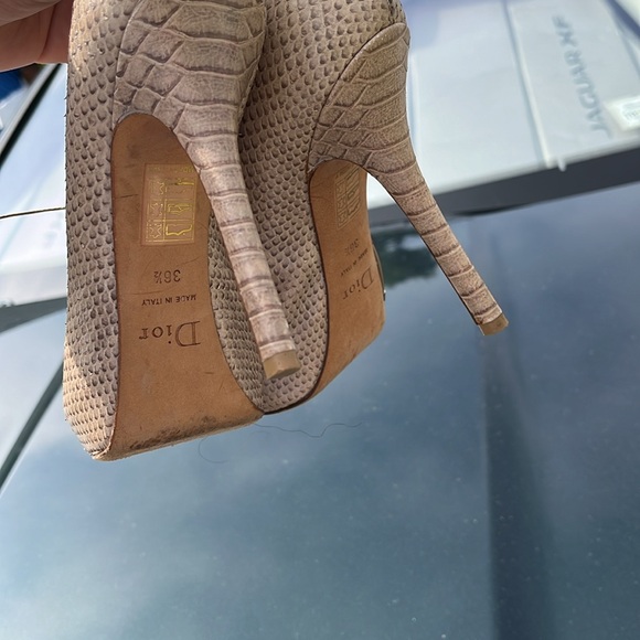 Lightly used - Picture 2 of 4